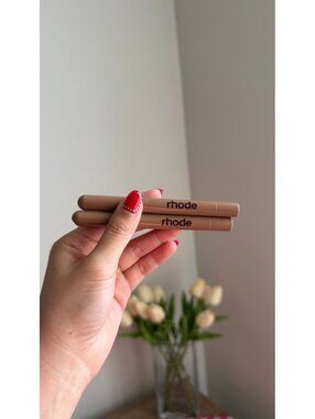 2pcs Rhode Peptide Lip Shape